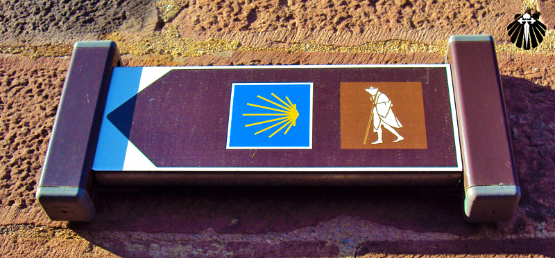 Seta indicativa na saída da estação de trem em SJPP