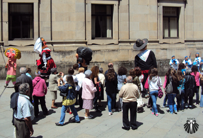 Festa pelas ruas de Santiago de Compostela
