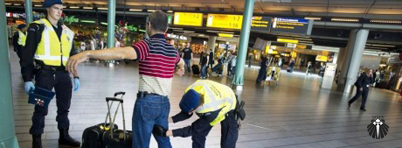 Revista em aeroporto europeu